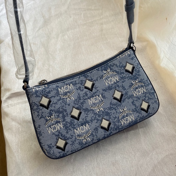 Aren shoulder bag in Vintage Monogram Jacquard - Picture 4 of 11
